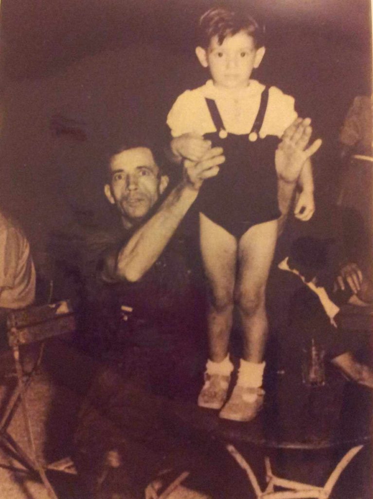 Soldats Inconnus Frères d'Armes. Lucien Prad grand-père Maternel avec son fils Denis (mon Oncle), Seconde Guerre mondiale. TestMoijeuxVideo.Fr
